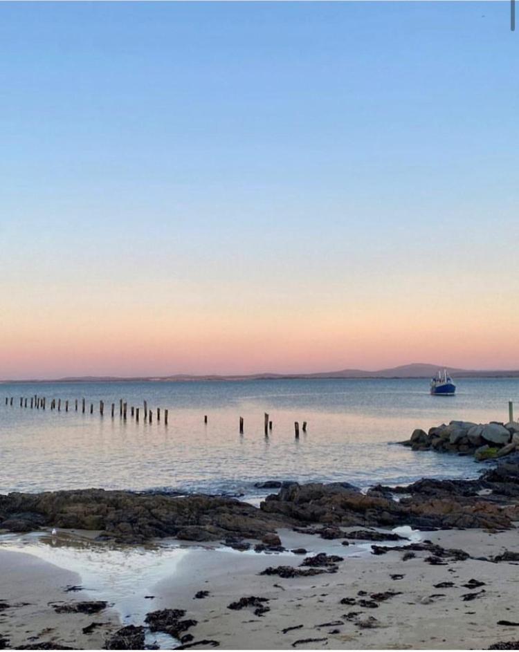 Bridport Bay Inn Εξωτερικό φωτογραφία